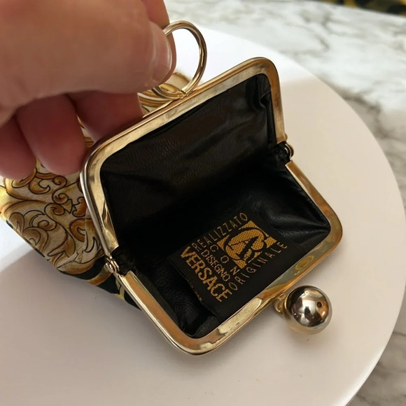 VERSACE VINTAGE UNISEX SUNGLASSES WITH CASE - Picture 15 of 17